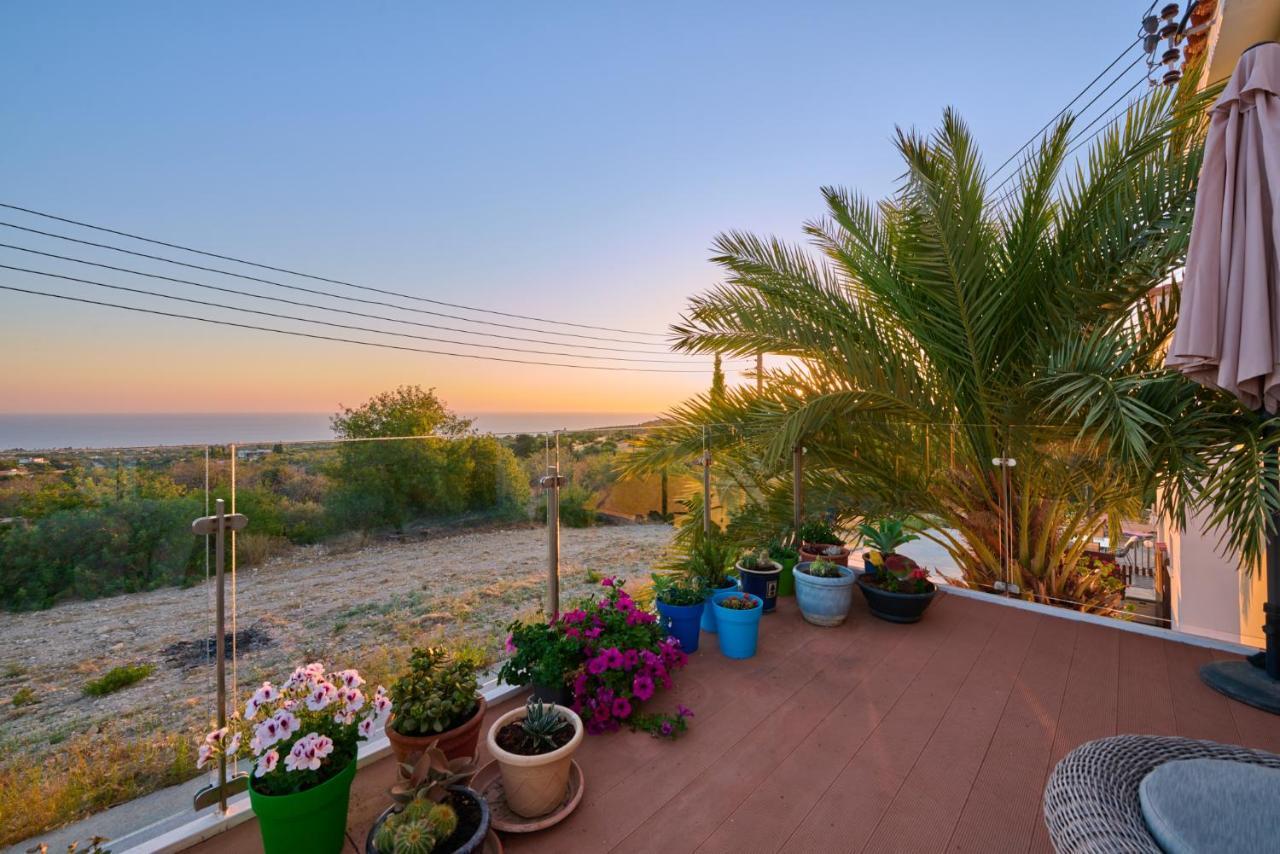 Villanelle Bed & Breakfast Welcomes Dog Lovers Only Tala エクステリア 写真